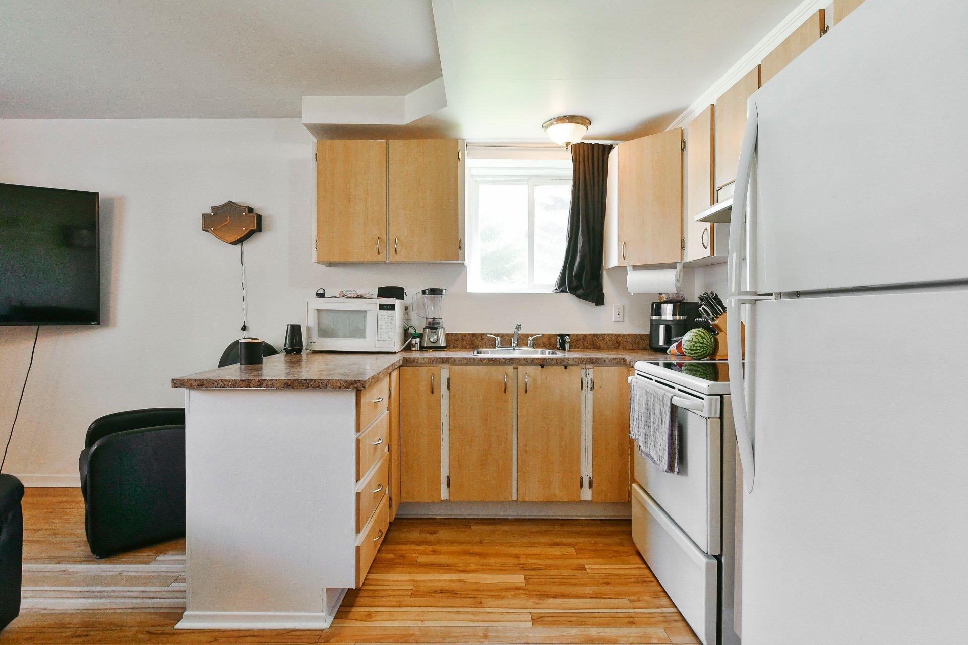 









174

 - 180


103e Avenue

,
Saint-Jérôme,




QC
J7Y5A5

