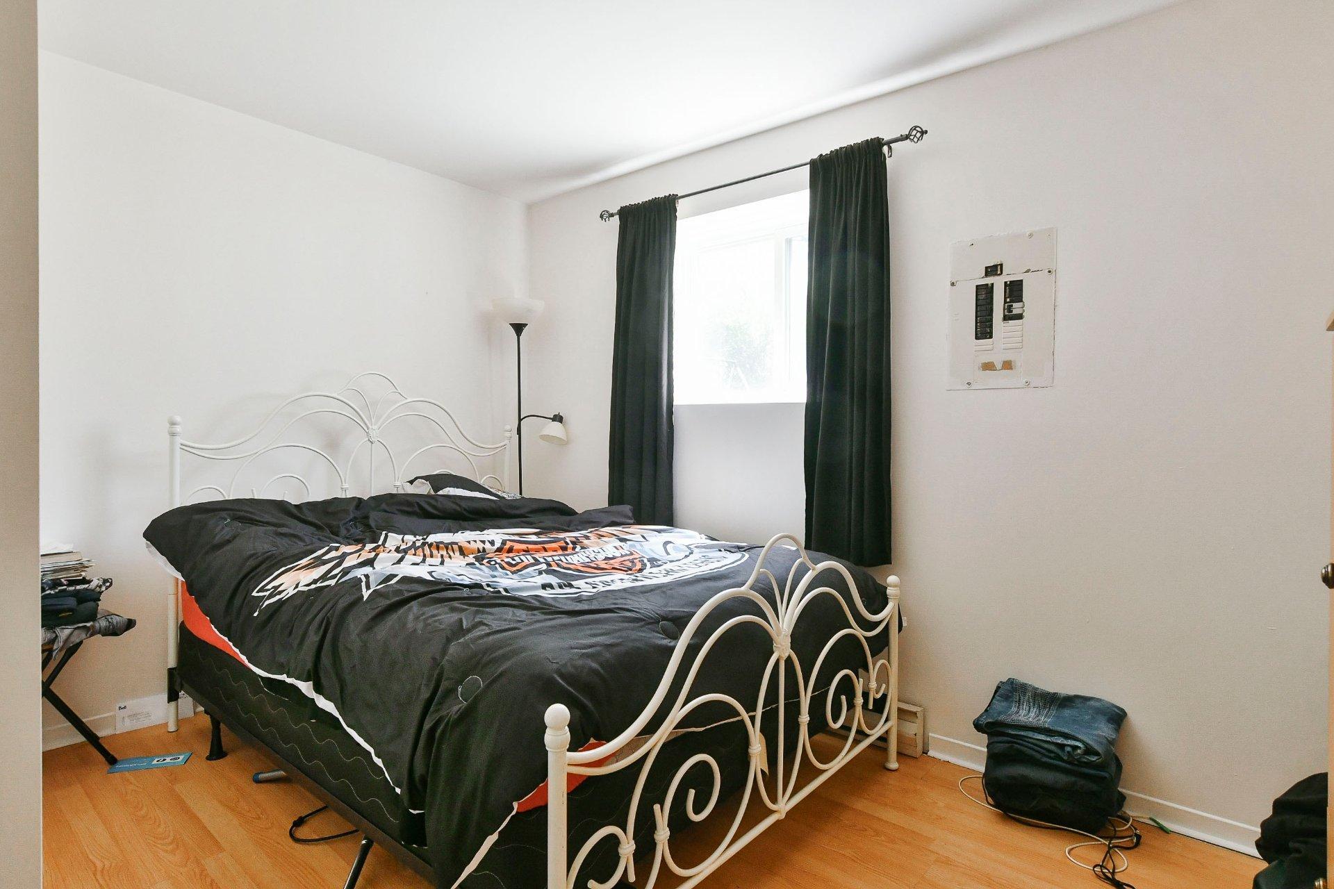 









174

 - 180


103e Avenue

,
Saint-Jérôme,




QC
J7Y5A5

