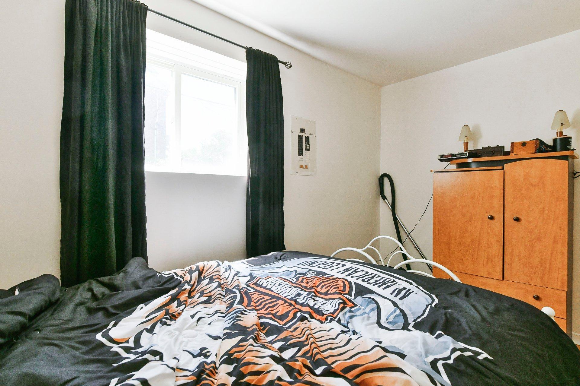 









174

 - 180


103e Avenue

,
Saint-Jérôme,




QC
J7Y5A5


