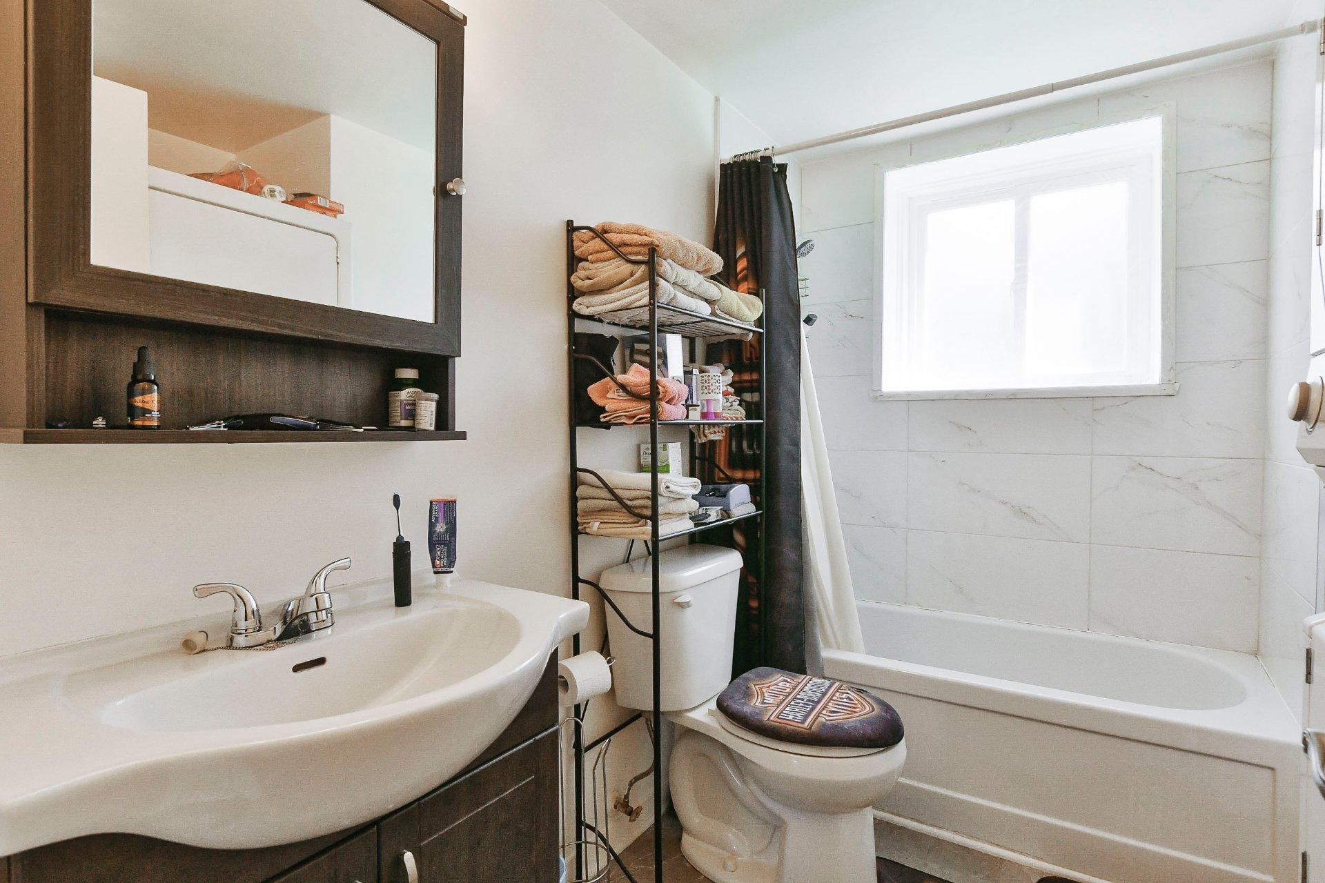 









174

 - 180


103e Avenue

,
Saint-Jérôme,




QC
J7Y5A5

