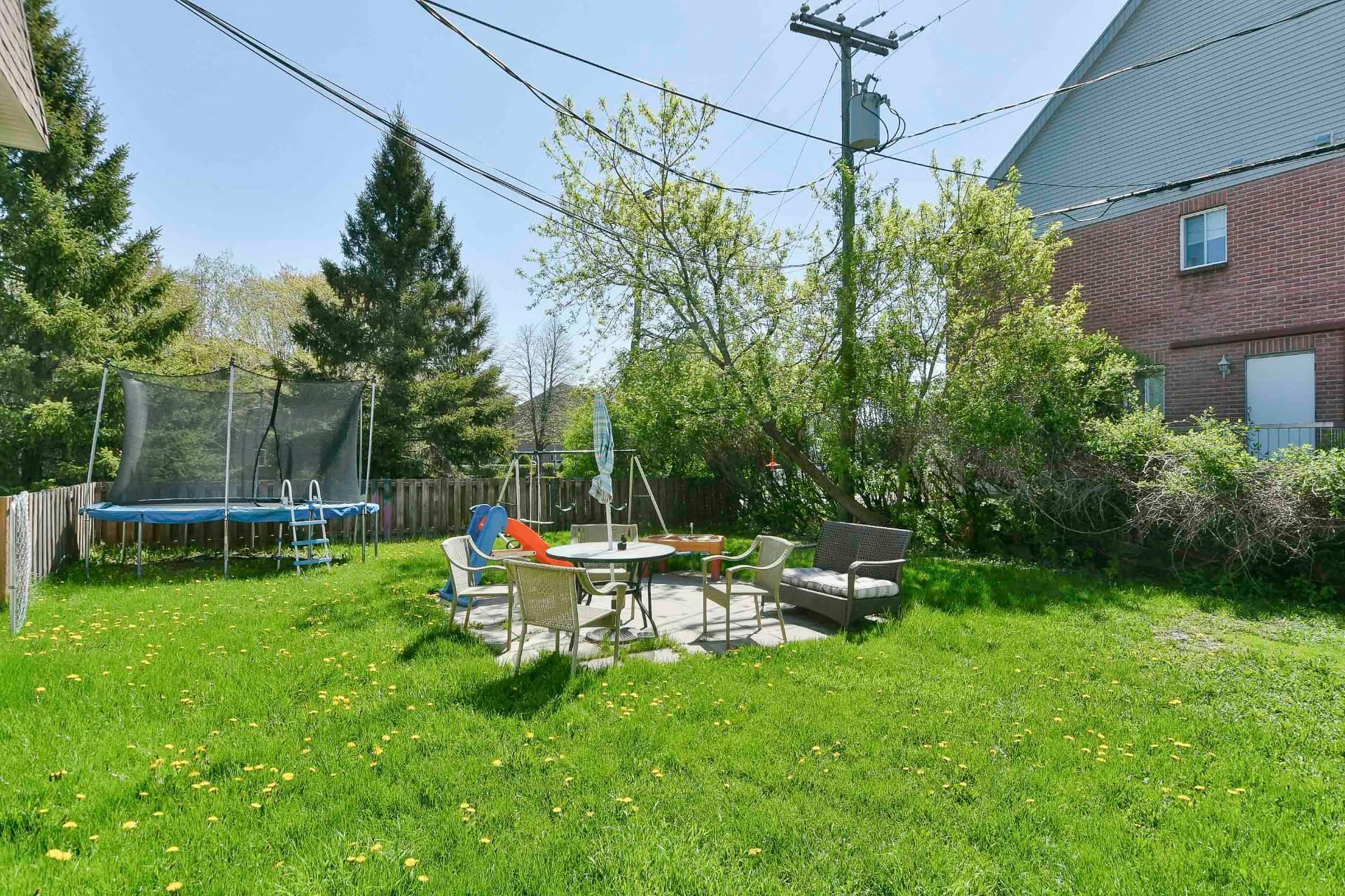 









174

 - 180


103e Avenue

,
Saint-Jérôme,




QC
J7Y5A5

