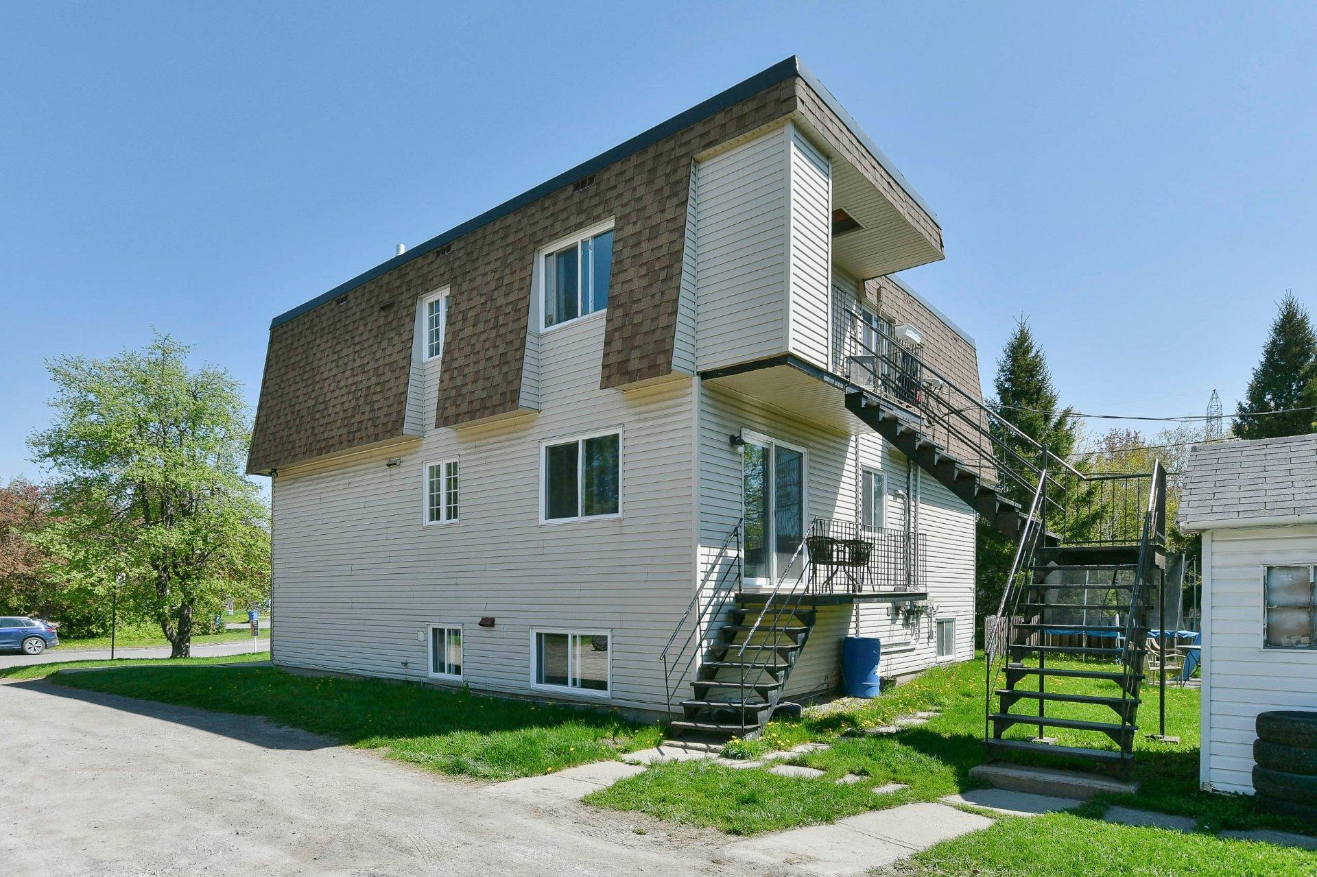 









174

 - 180


103e Avenue

,
Saint-Jérôme,




QC
J7Y5A5

