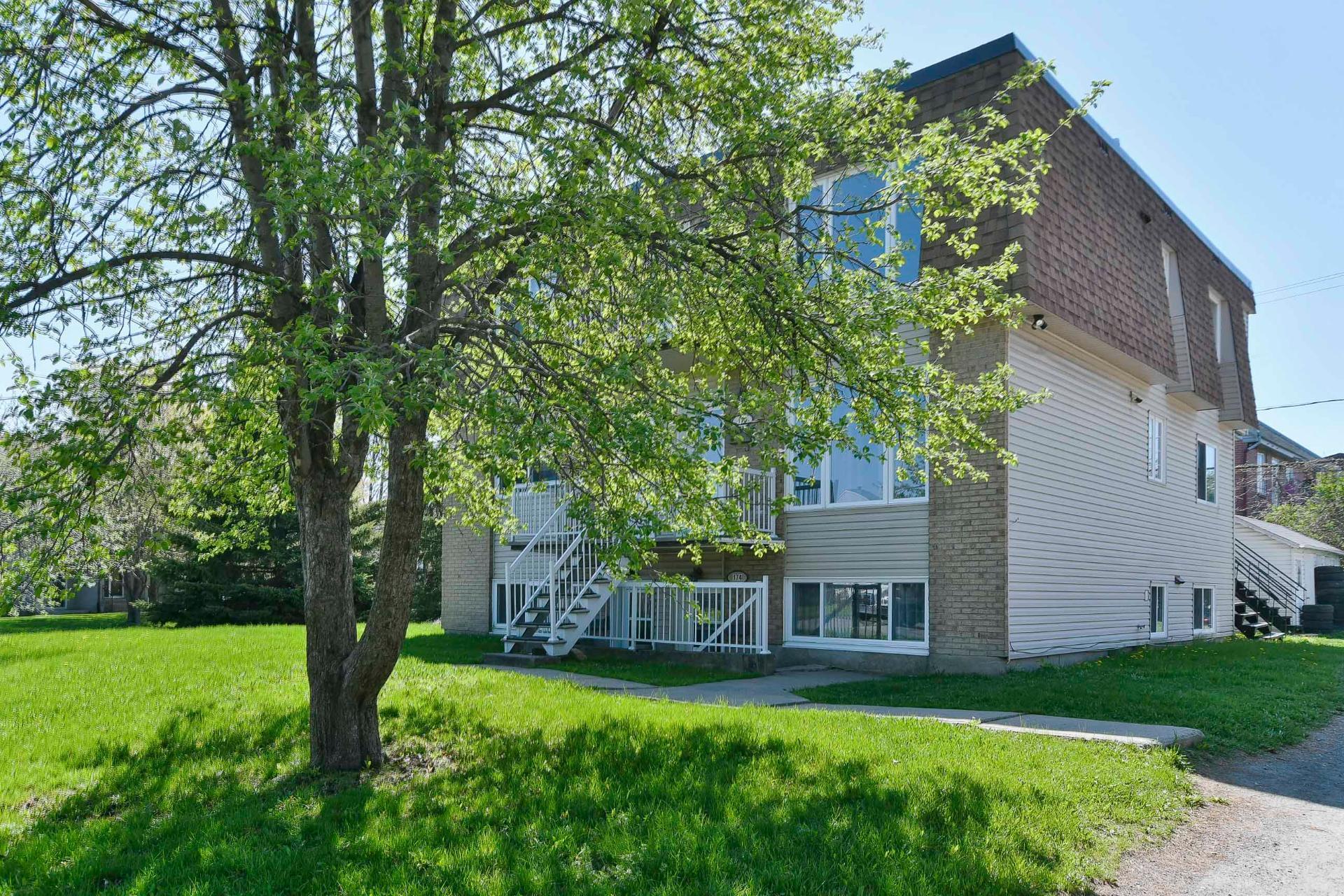 









174

 - 180


103e Avenue

,
Saint-Jérôme,




QC
J7Y5A5

