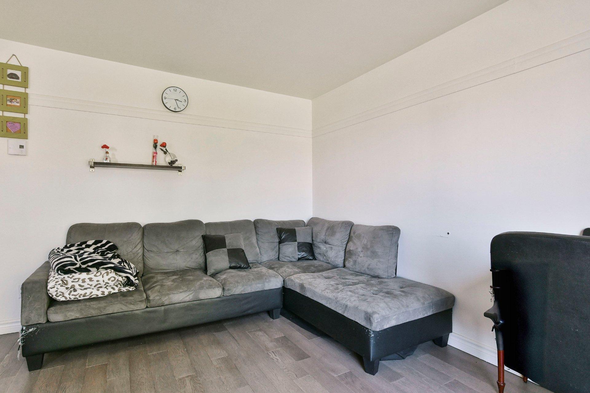 









174

 - 180


103e Avenue

,
Saint-Jérôme,




QC
J7Y5A5

