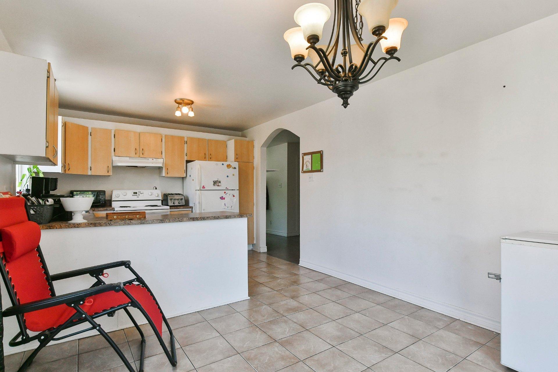 









174

 - 180


103e Avenue

,
Saint-Jérôme,




QC
J7Y5A5

