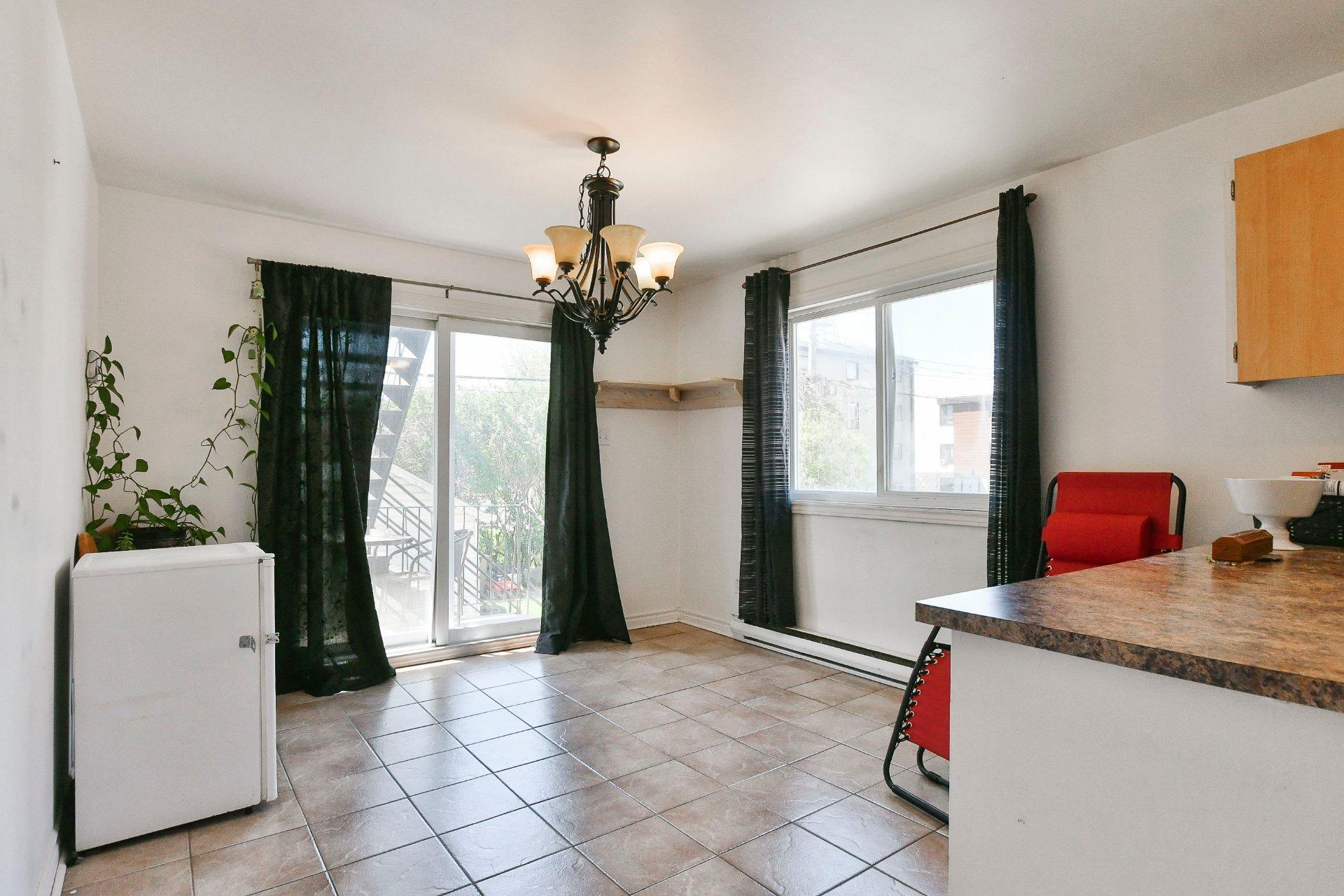 









174

 - 180


103e Avenue

,
Saint-Jérôme,




QC
J7Y5A5

