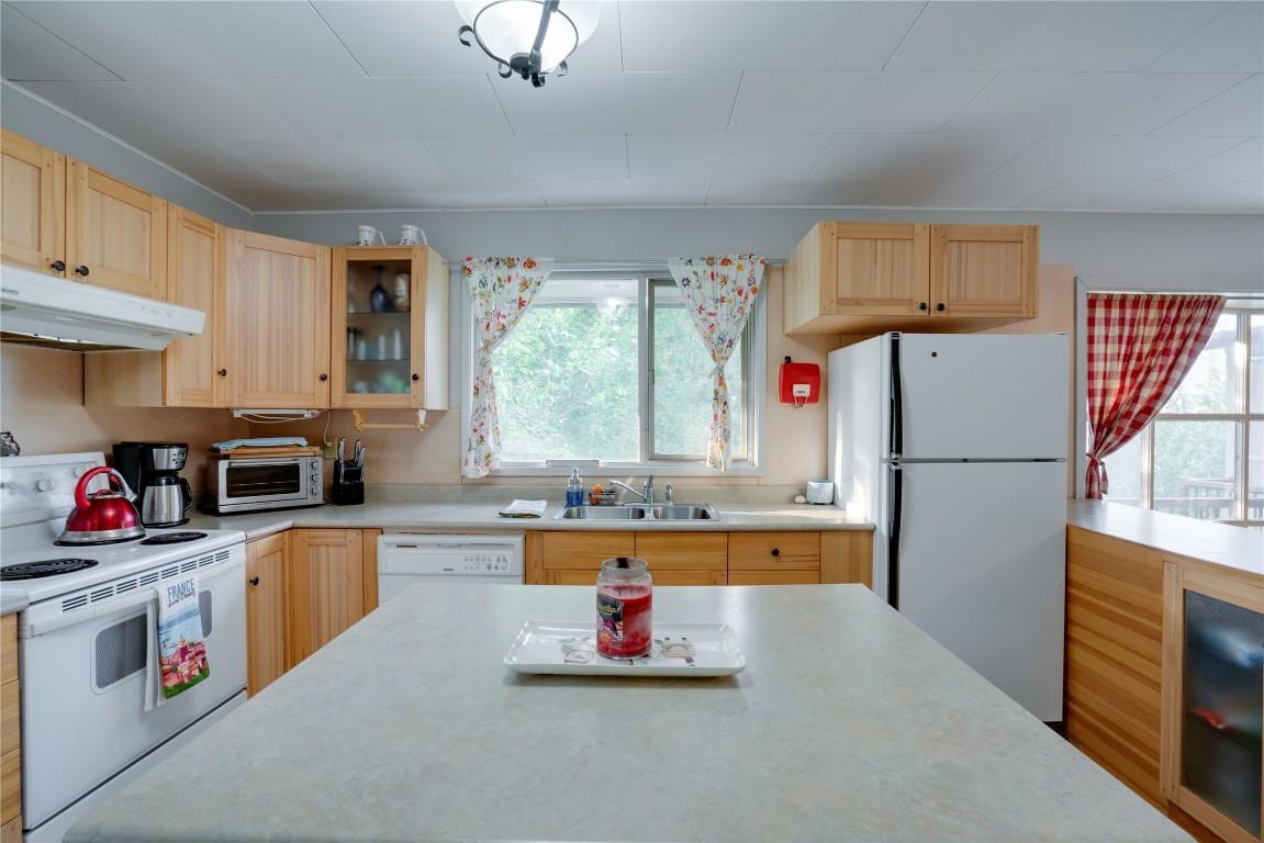 









4265


Eagle Bay

Road,
Eagle Bay,




BC
V0E 1T0

