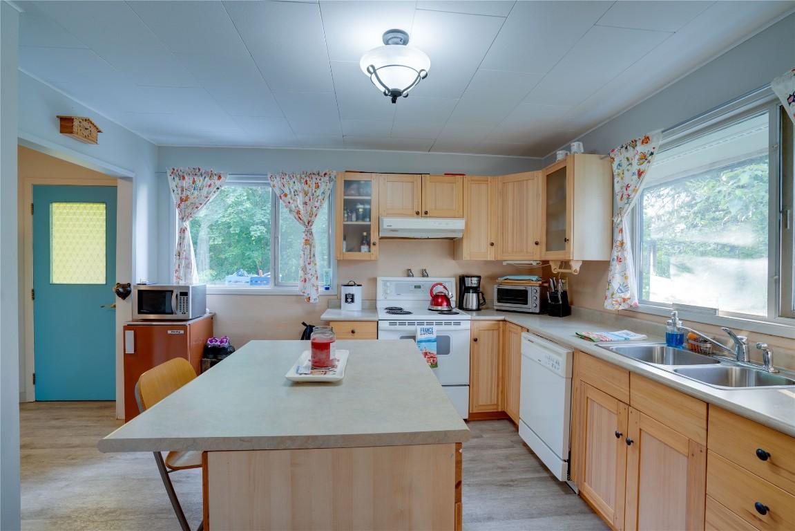 









4265


Eagle Bay

Road,
Eagle Bay,




BC
V0E 1T0

