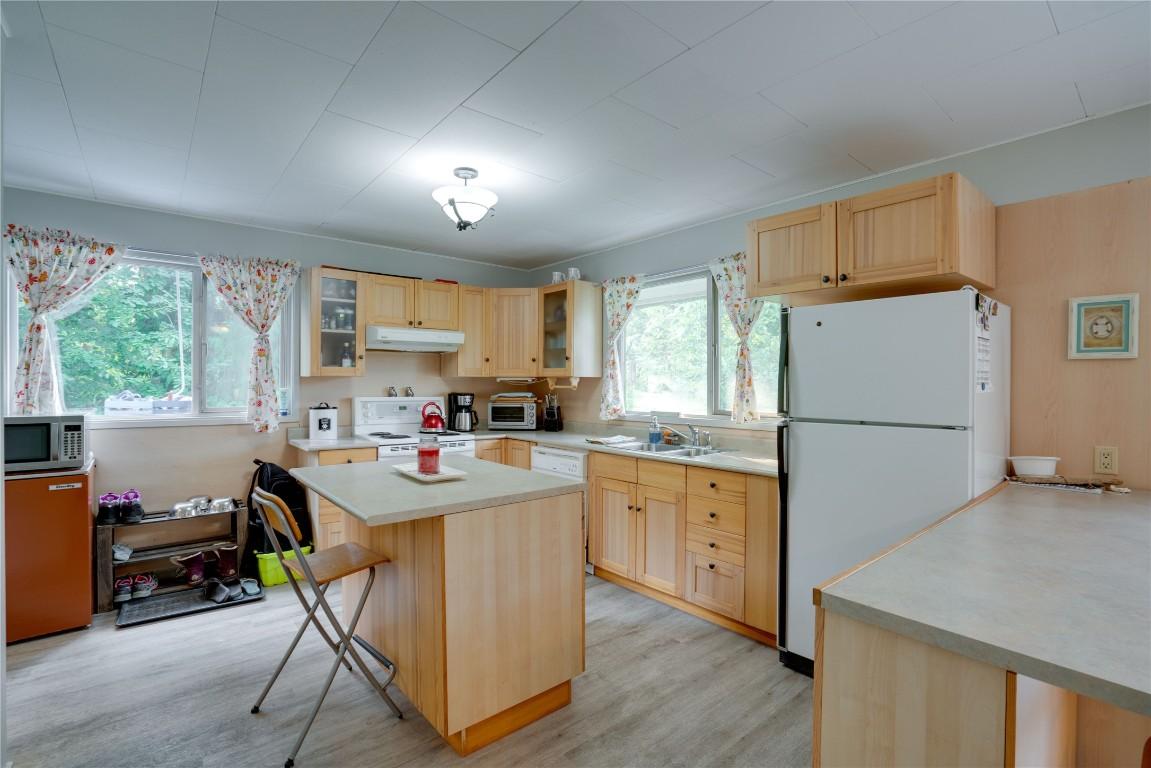 









4265


Eagle Bay

Road,
Eagle Bay,




BC
V0E 1T0

