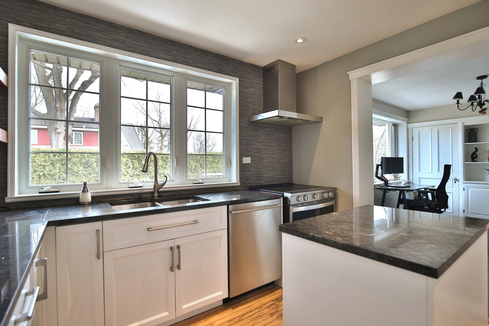 









2094


Rue de Bedford

,
Saint-Bruno-de-Montarville,




QC
J3V4A8

