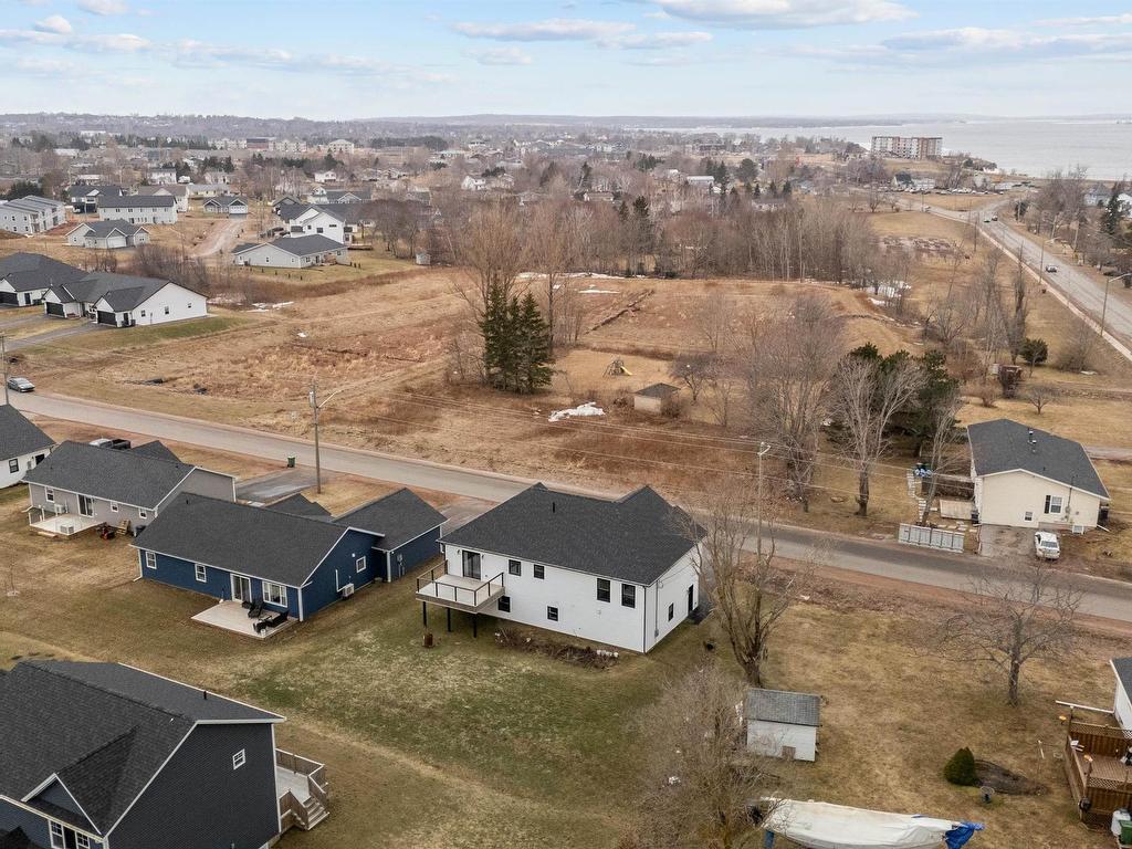 












98 Kelly Heights

,
Stratford,




PE
C1B 4M1

