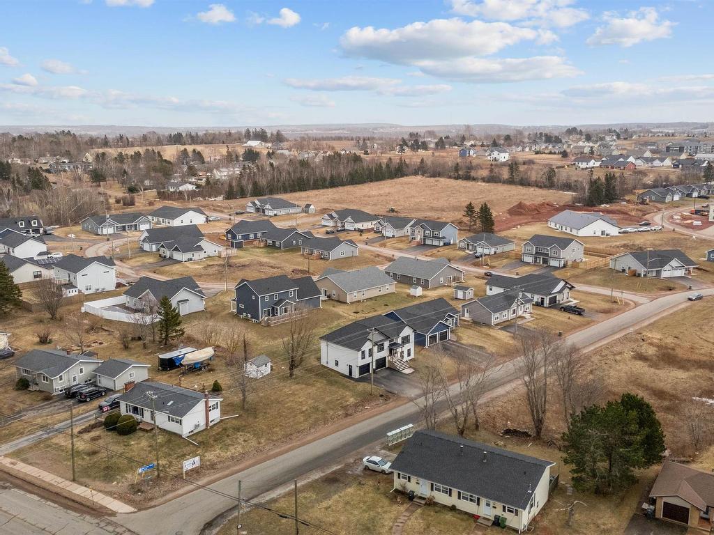












98 Kelly Heights

,
Stratford,




PE
C1B 4M1

