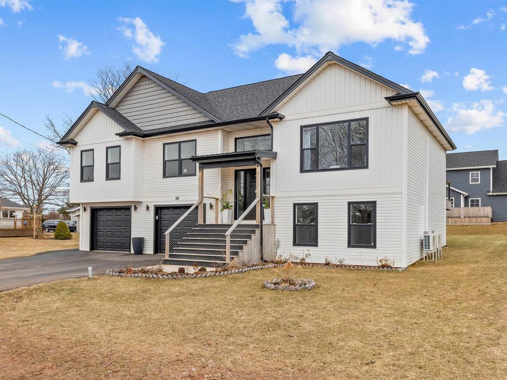 












98 Kelly Heights

,
Stratford,




PE
C1B 4M1

