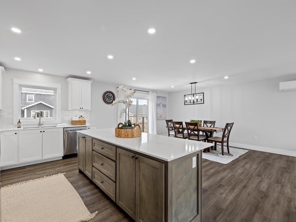 












98 Kelly Heights

,
Stratford,




PE
C1B 4M1

