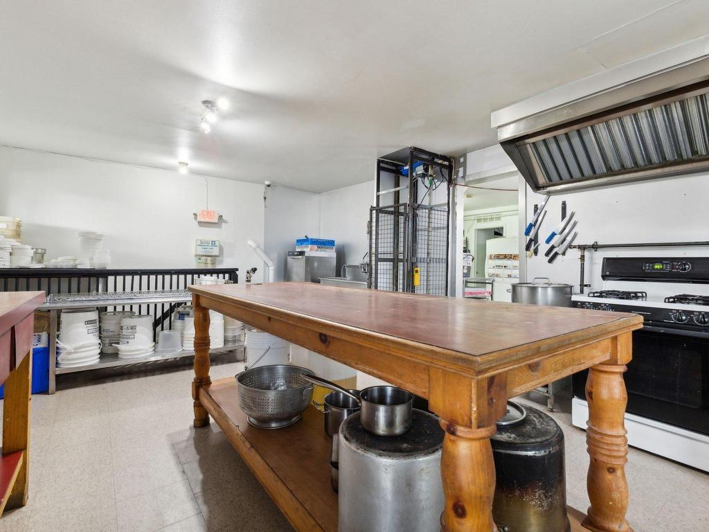 









53


Boul. St-Joseph

,
Gatineau (Hull),




QC
J8T7W3

