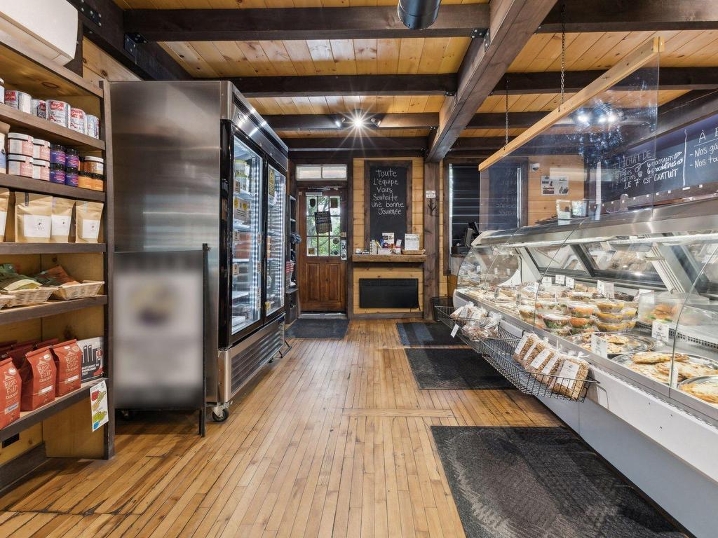 









53


Boul. St-Joseph

,
Gatineau (Hull),




QC
J8T7W3

