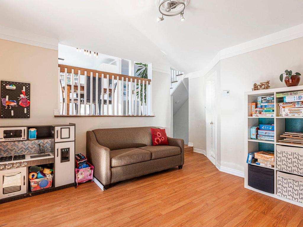 









101


Rue Marie-Renée

,
Varennes,




QC
J3X1X4


