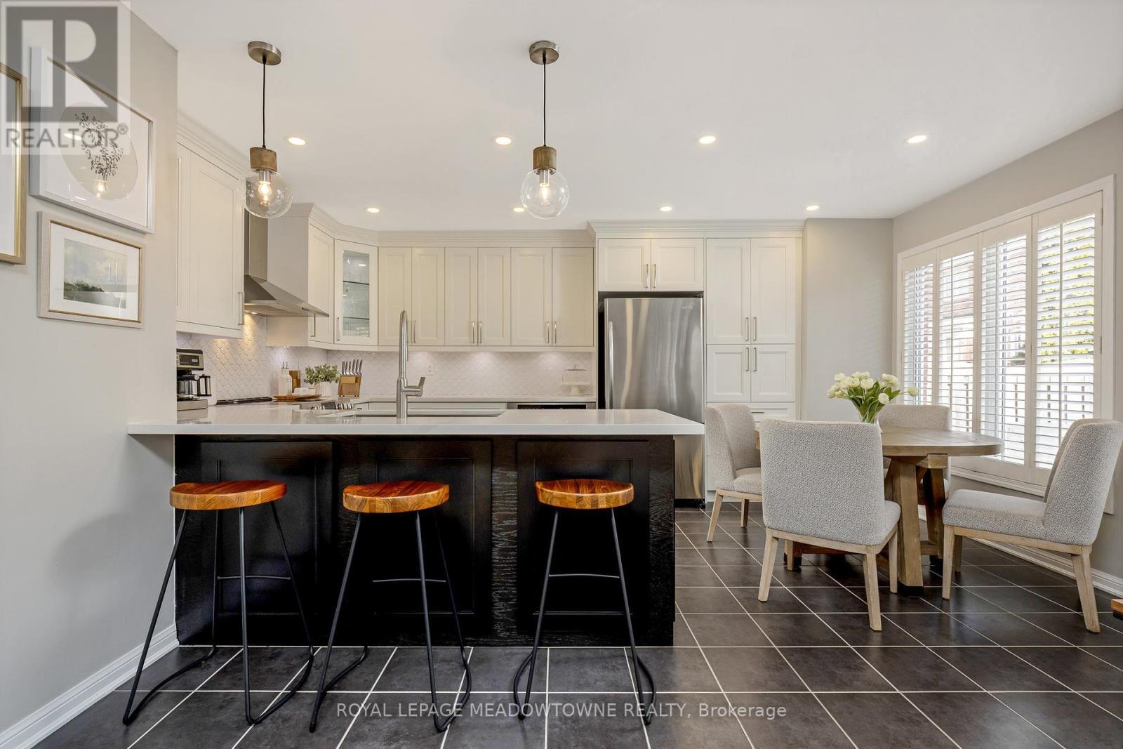 












792 RAYNER COURT

,
Milton,




Ontario
L9T0N8

