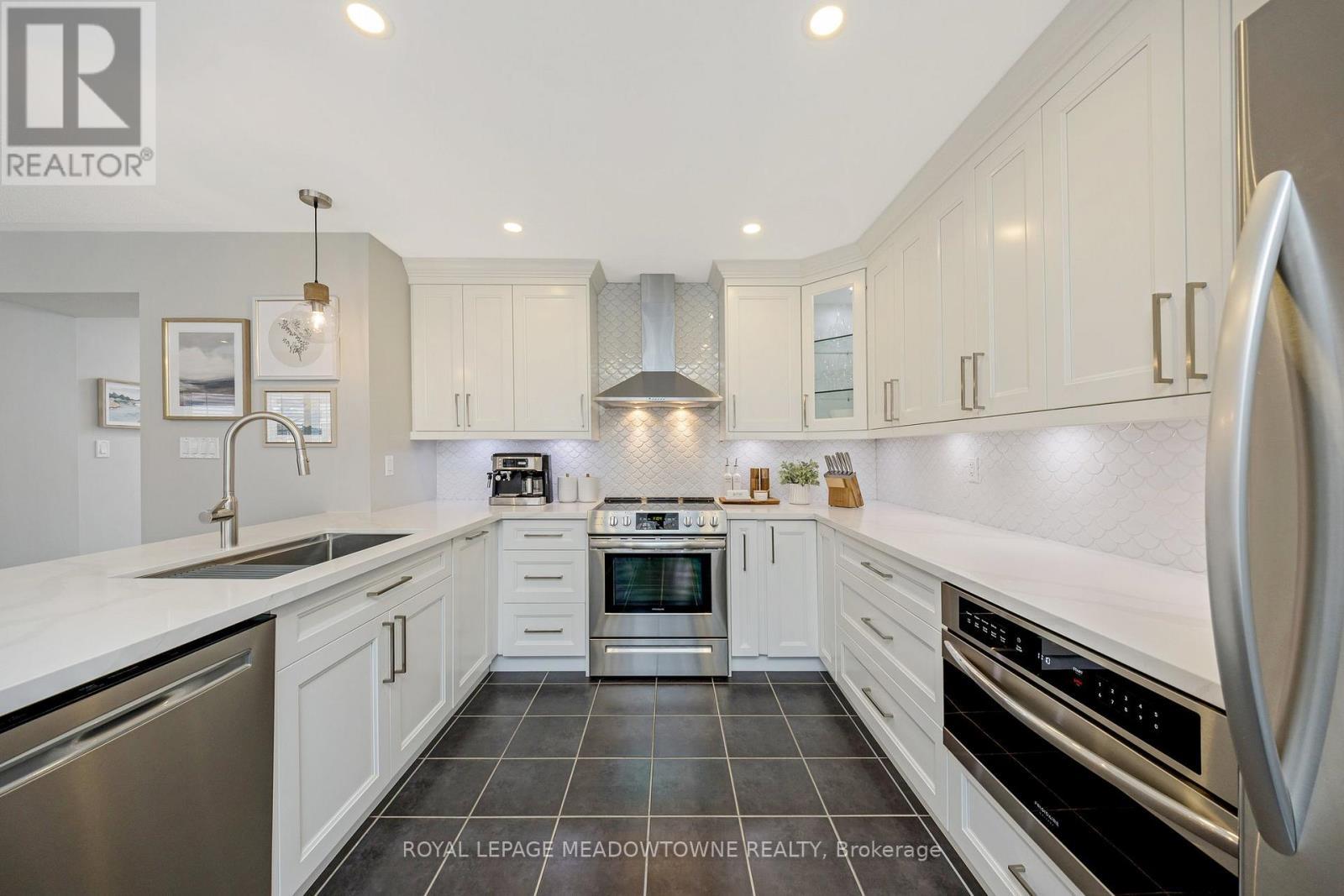 












792 RAYNER COURT

,
Milton,




Ontario
L9T0N8

