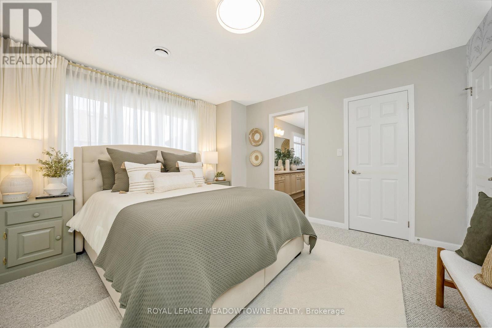 












792 RAYNER COURT

,
Milton,




Ontario
L9T0N8

