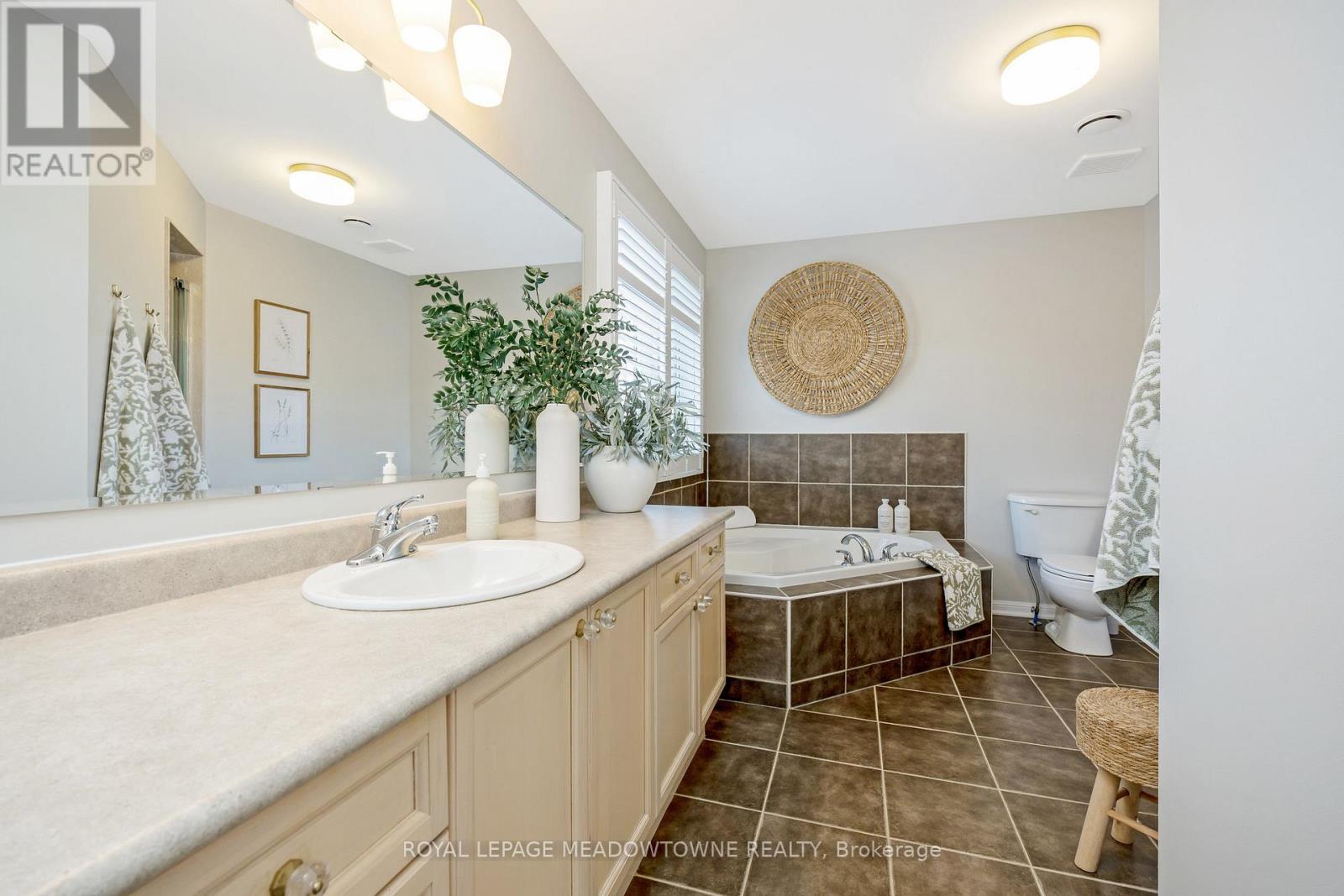 












792 RAYNER COURT

,
Milton,




Ontario
L9T0N8

