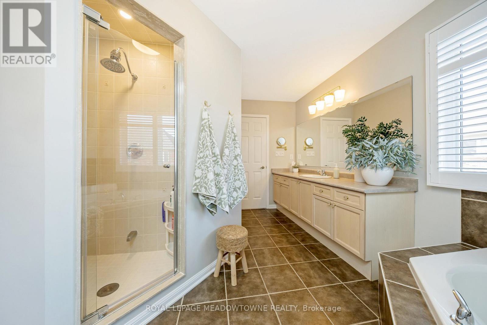 












792 RAYNER COURT

,
Milton,




Ontario
L9T0N8

