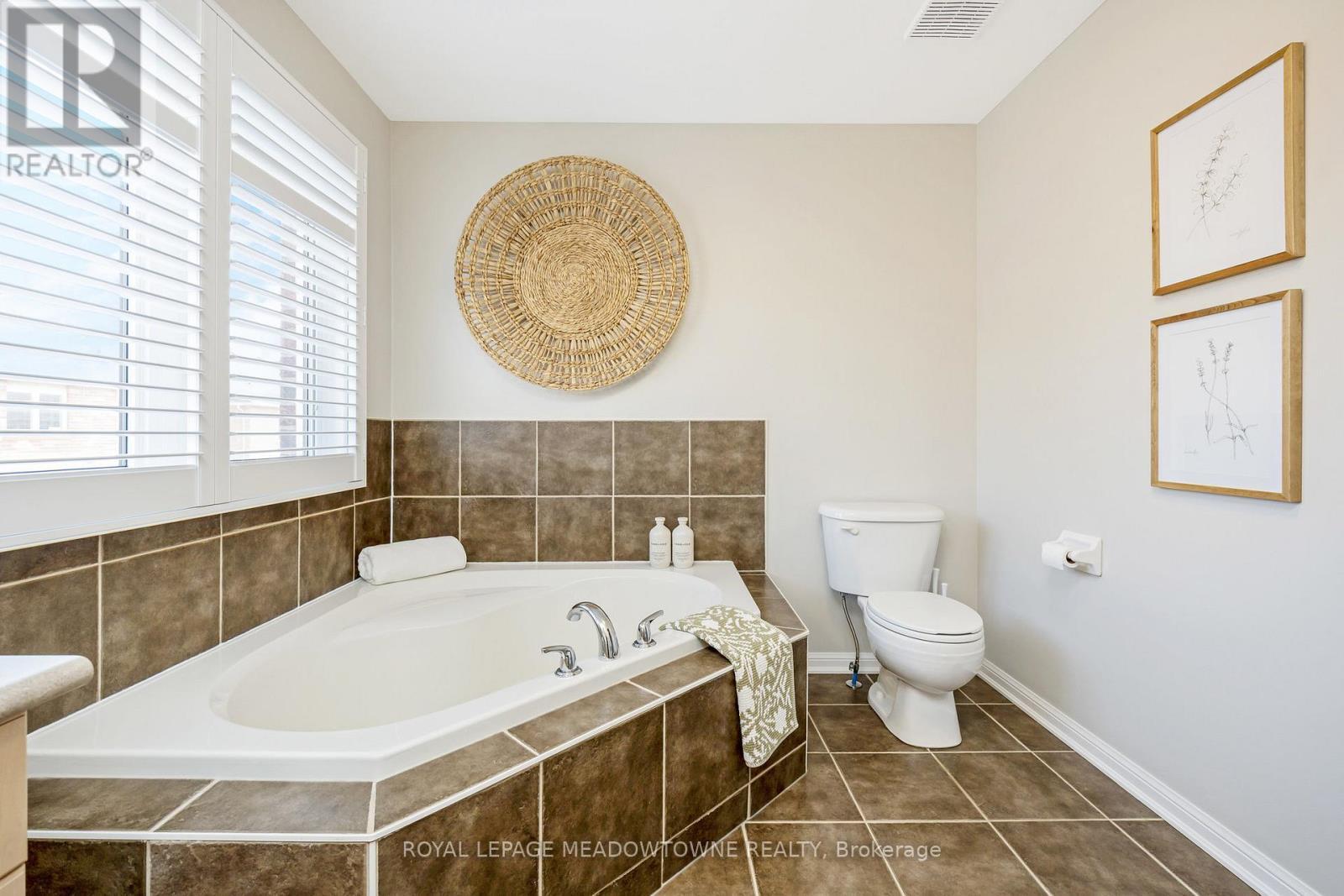 












792 RAYNER COURT

,
Milton,




Ontario
L9T0N8

