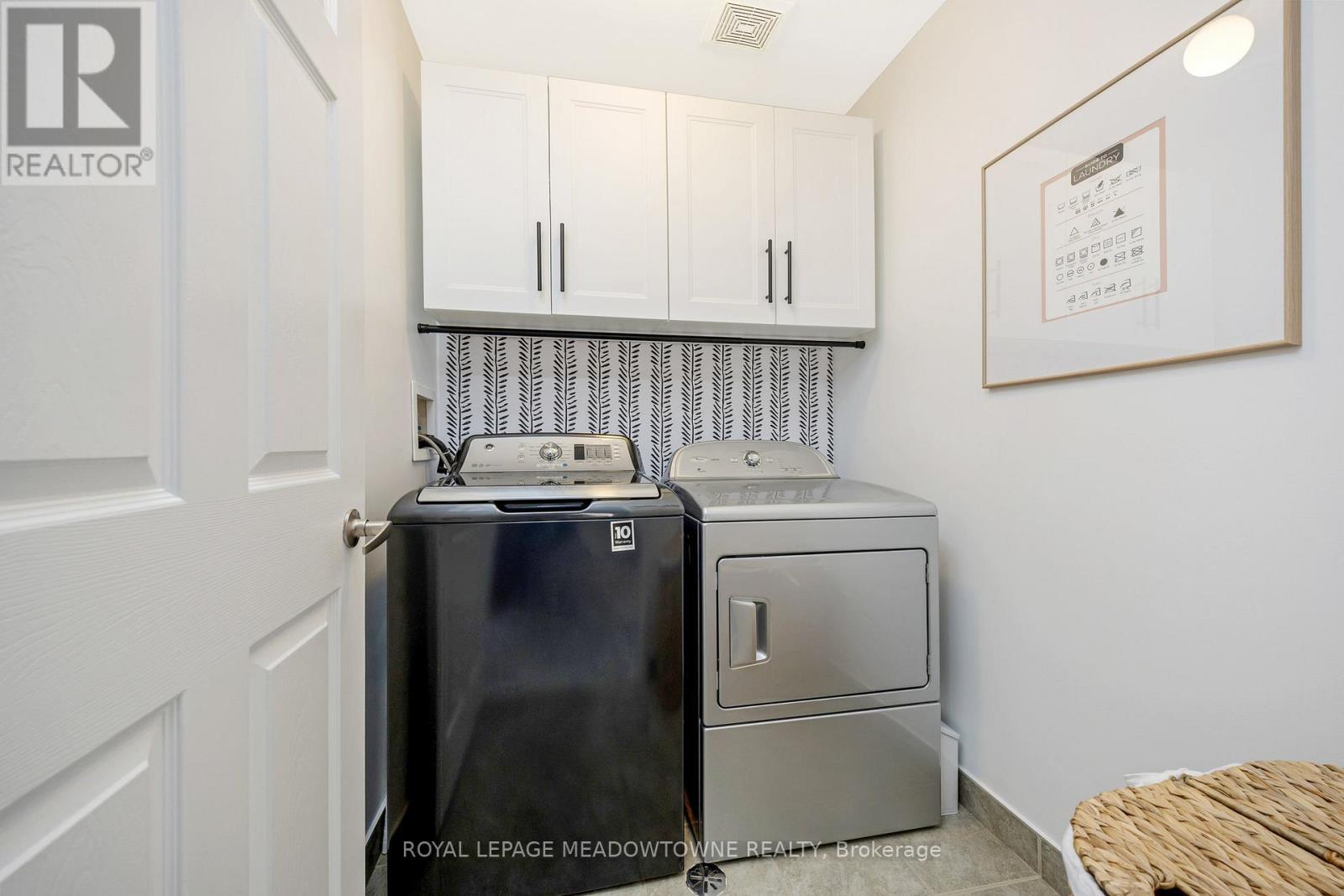 












792 RAYNER COURT

,
Milton,




Ontario
L9T0N8

