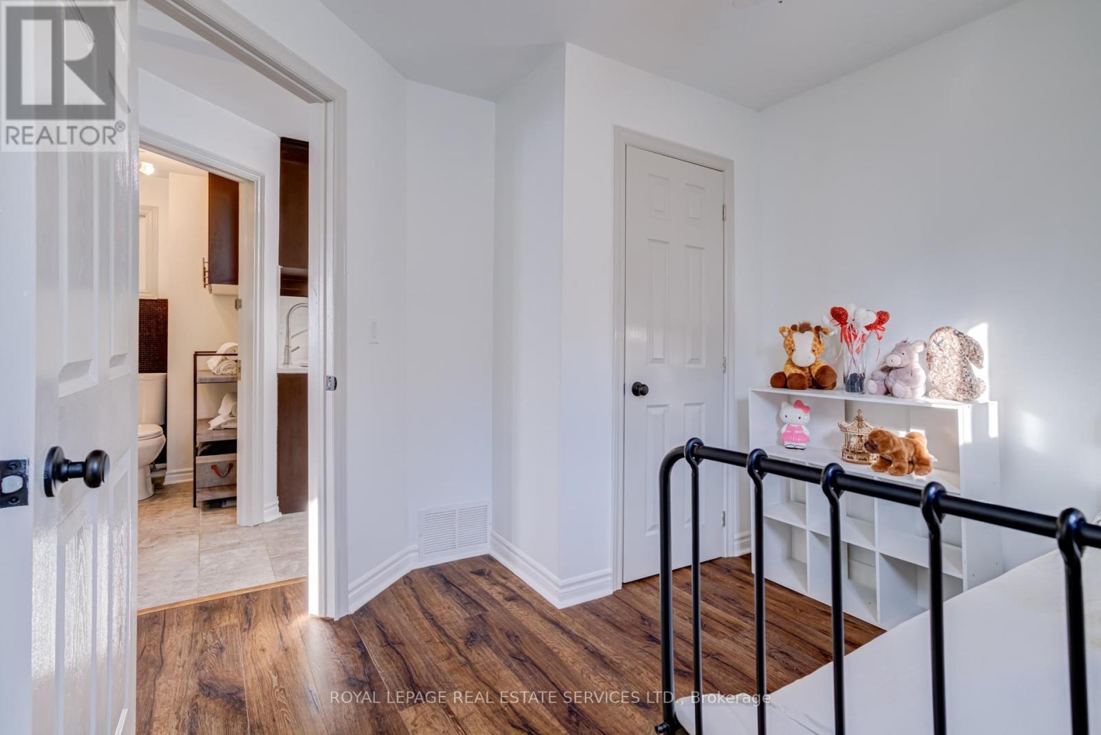 












36 HARMONY AVENUE

,
Hamilton,




Ontario
L8H4X2

