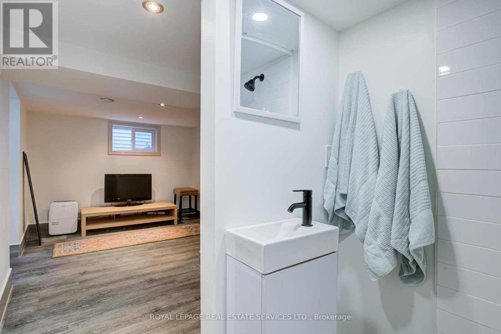 












36 HARMONY AVENUE

,
Hamilton,




Ontario
L8H4X2

