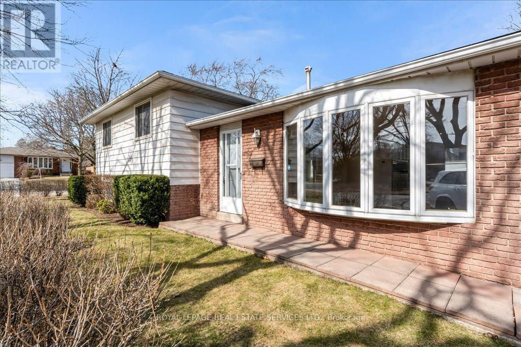 












525 SEYMOUR DRIVE

,
Oakville,




Ontario
L6L3K2

