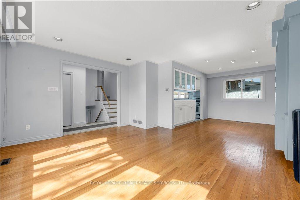












525 SEYMOUR DRIVE

,
Oakville,




Ontario
L6L3K2

