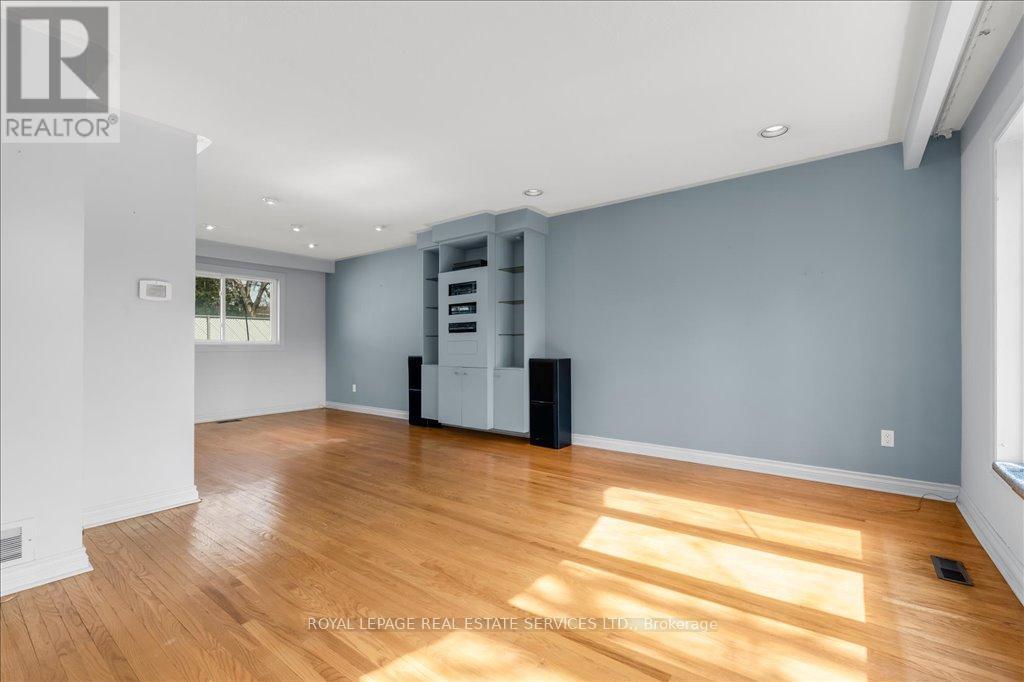 












525 SEYMOUR DRIVE

,
Oakville,




Ontario
L6L3K2

