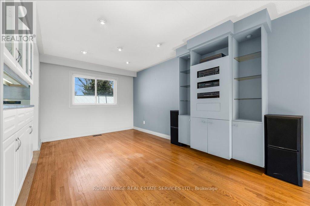 












525 SEYMOUR DRIVE

,
Oakville,




Ontario
L6L3K2

