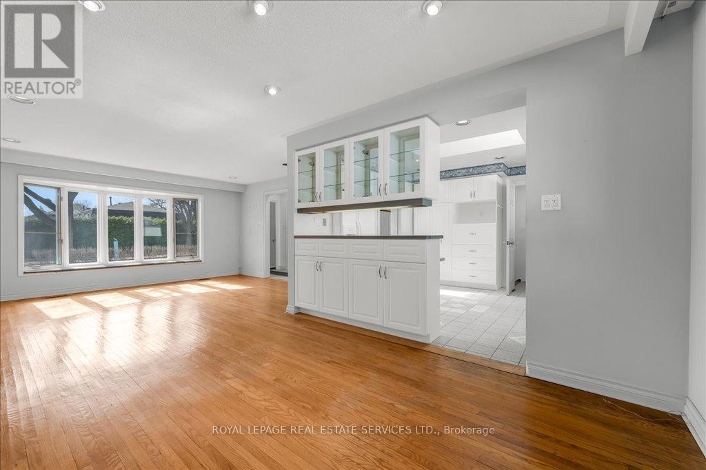 












525 SEYMOUR DRIVE

,
Oakville,




Ontario
L6L3K2


