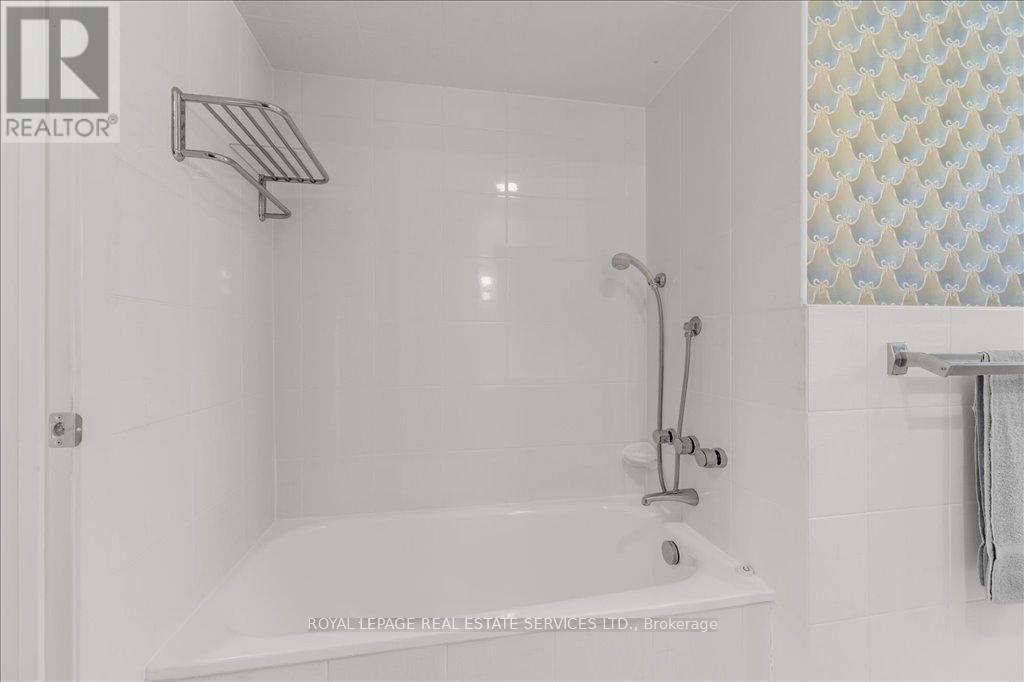 












525 SEYMOUR DRIVE

,
Oakville,




Ontario
L6L3K2

