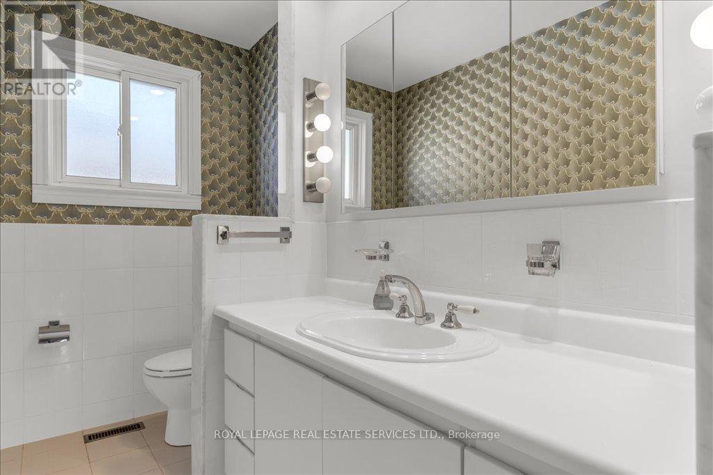 












525 SEYMOUR DRIVE

,
Oakville,




Ontario
L6L3K2

