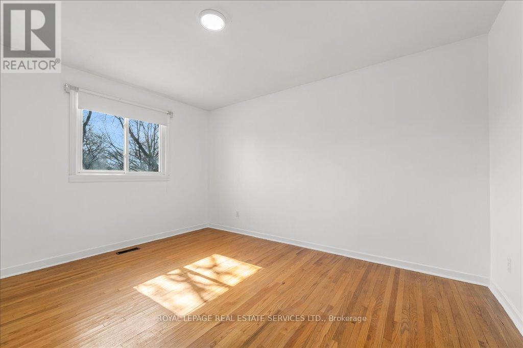 












525 SEYMOUR DRIVE

,
Oakville,




Ontario
L6L3K2

