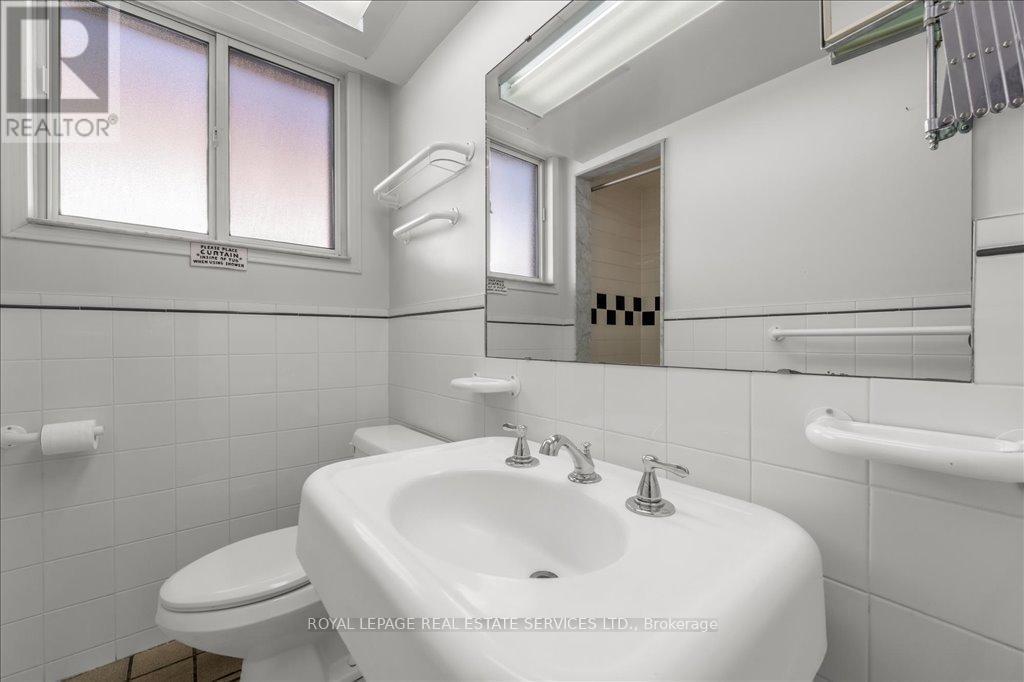 












525 SEYMOUR DRIVE

,
Oakville,




Ontario
L6L3K2

