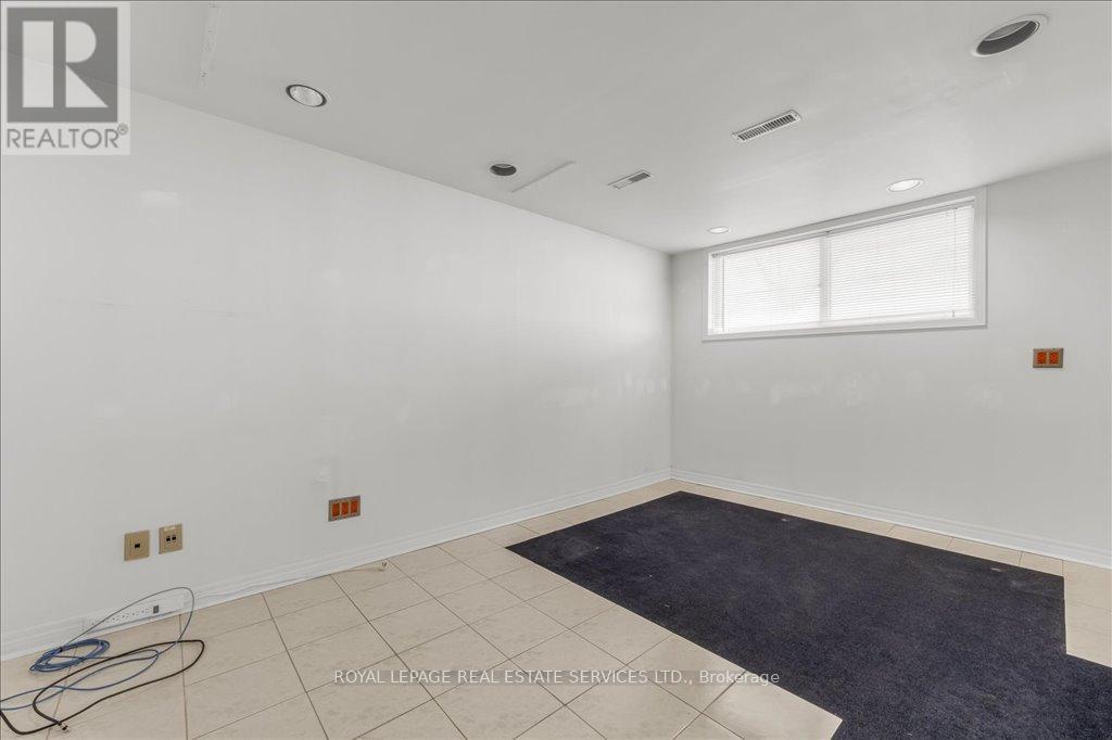 












525 SEYMOUR DRIVE

,
Oakville,




Ontario
L6L3K2

