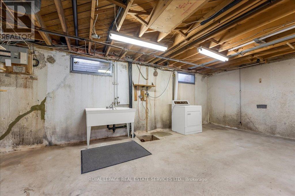 












525 SEYMOUR DRIVE

,
Oakville,




Ontario
L6L3K2

