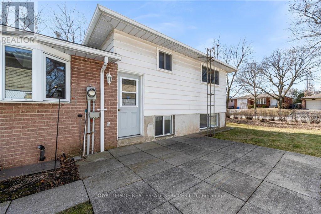 












525 SEYMOUR DRIVE

,
Oakville,




Ontario
L6L3K2

