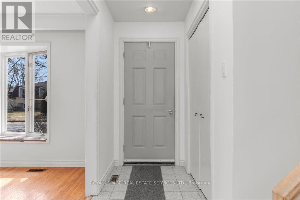 












525 SEYMOUR DRIVE

,
Oakville,




Ontario
L6L3K2


