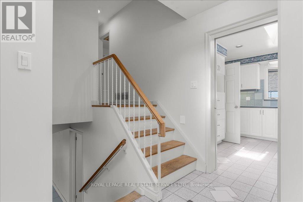 












525 SEYMOUR DRIVE

,
Oakville,




Ontario
L6L3K2

