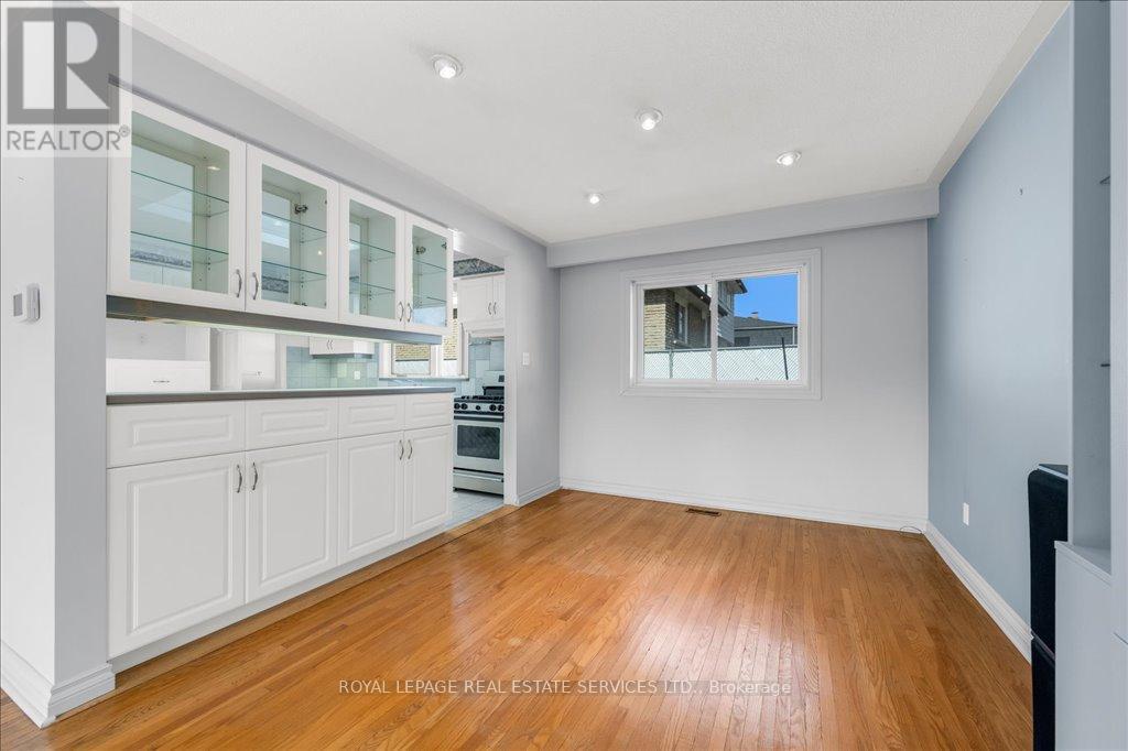 












525 SEYMOUR DRIVE

,
Oakville,




Ontario
L6L3K2

