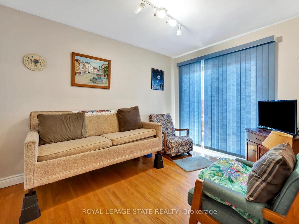 









429


Norrie

Crescent,
Burlington,




ON
L7L 3S4

