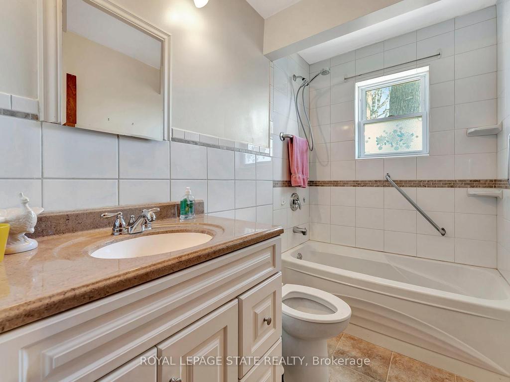









429


Norrie

Crescent,
Burlington,




ON
L7L 3S4

