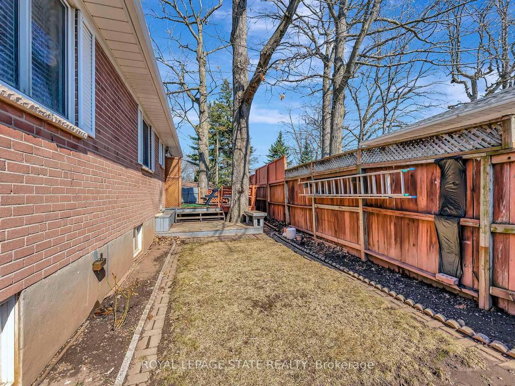 









429


Norrie

Crescent,
Burlington,




ON
L7L 3S4

