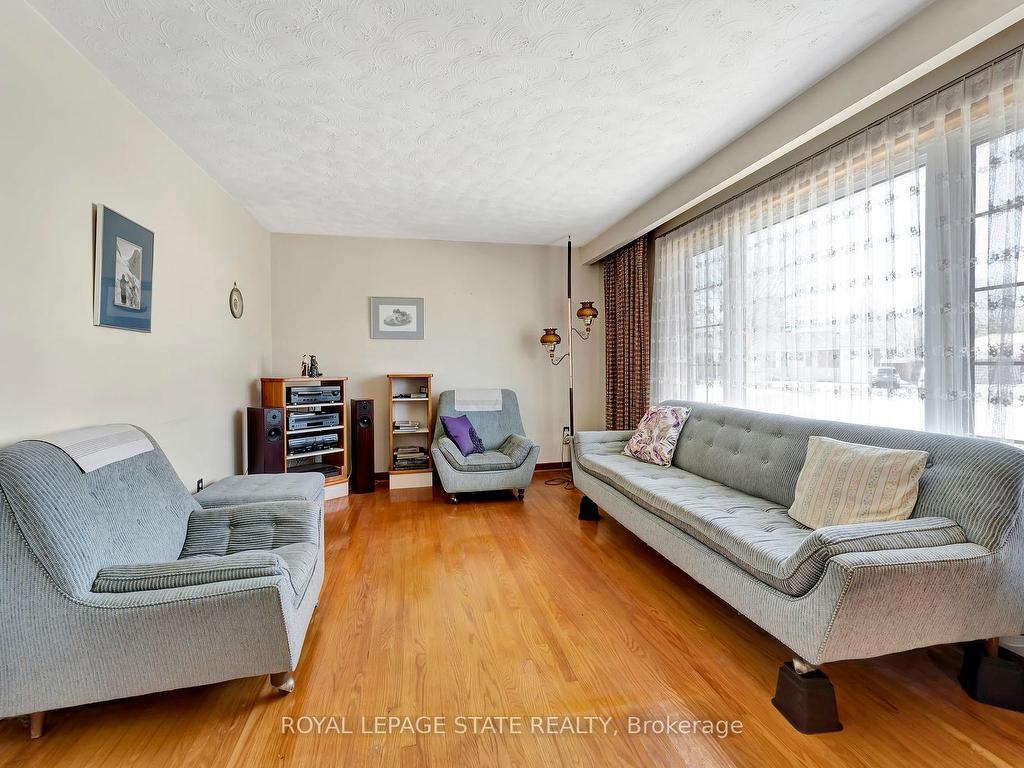 









429


Norrie

Crescent,
Burlington,




ON
L7L 3S4

