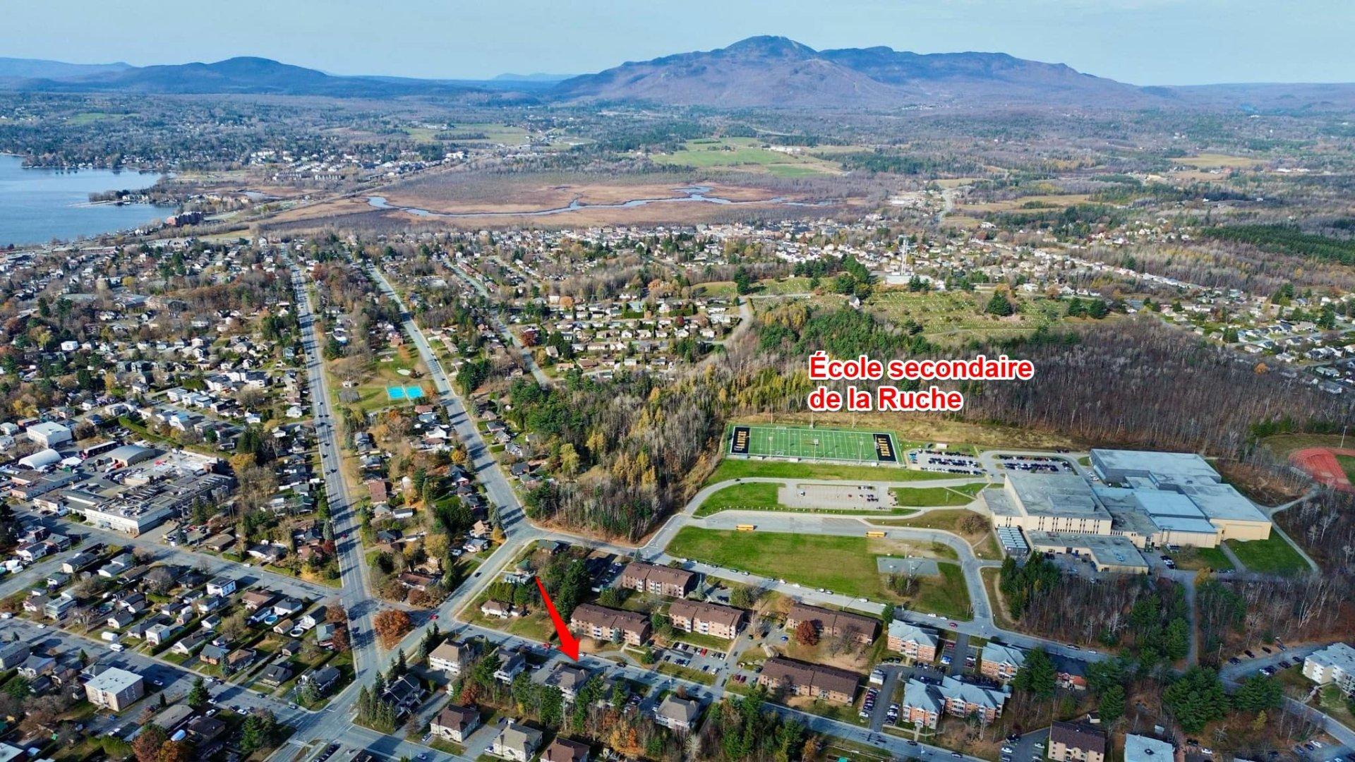 









1084


Rue Champlain

,
Magog,




QC
J1X3X8

